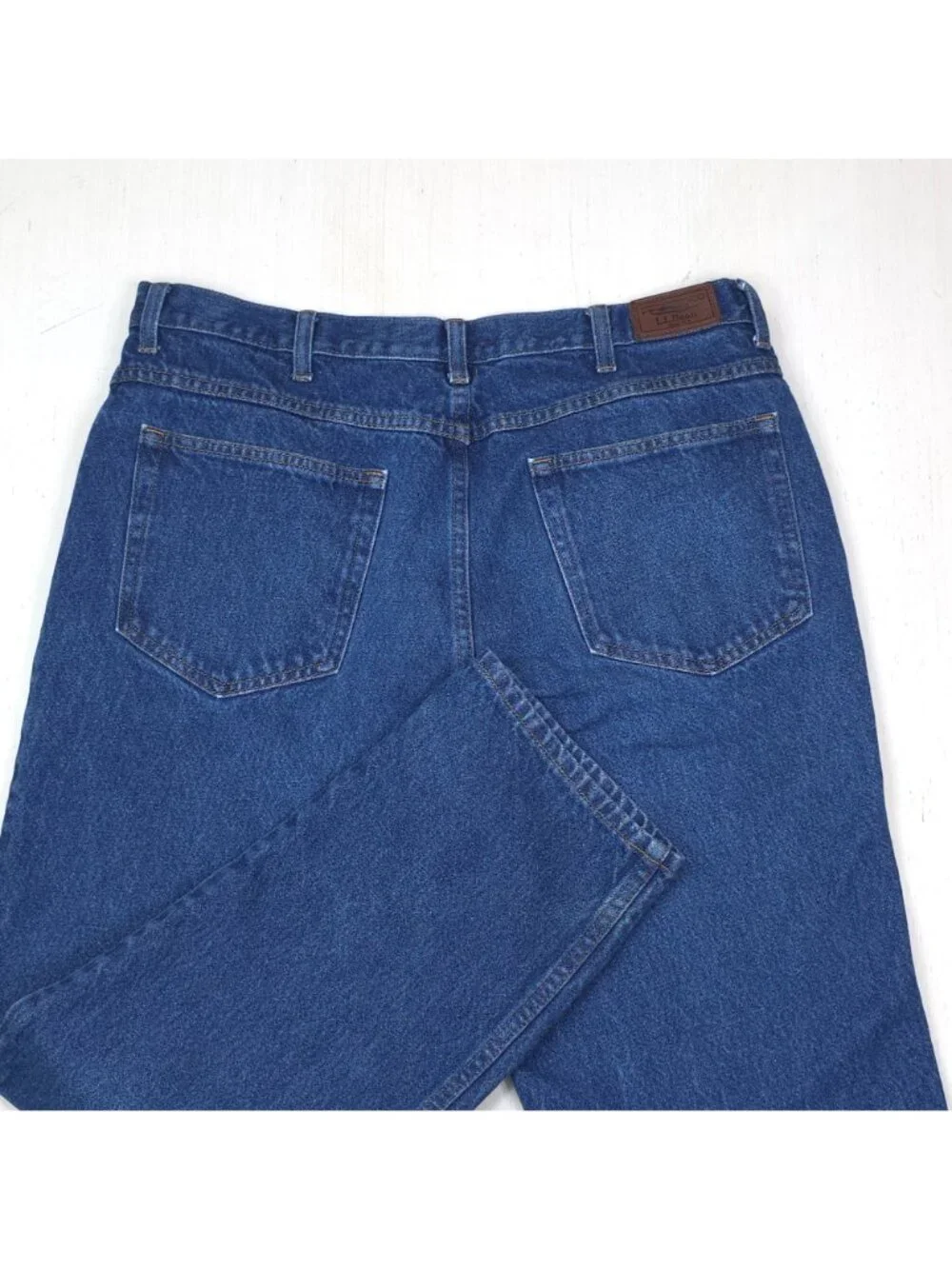 L.L. Bean Mens Classic Fit Blue Denim Jeans Size 37x30 100% Cotton Straight Leg